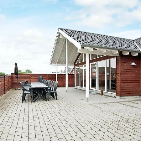 18 Person In Holiday home
